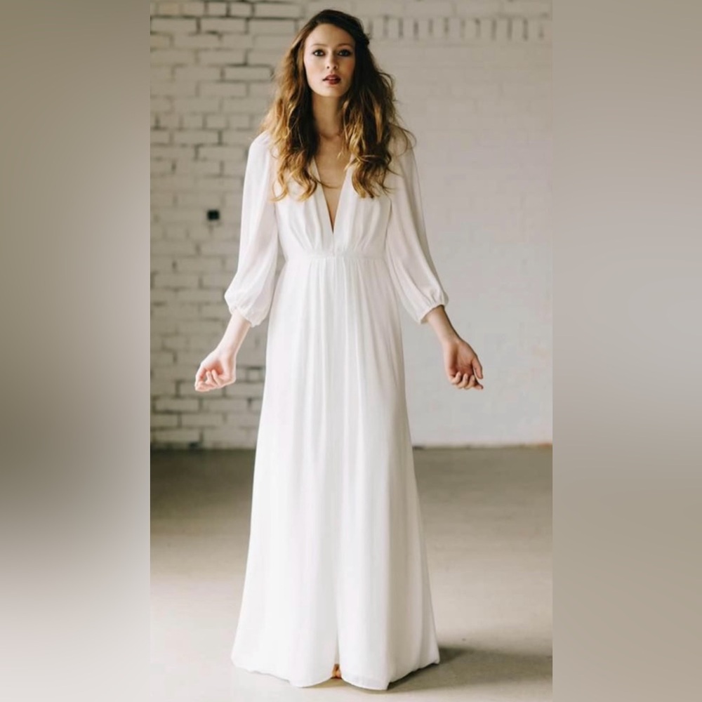 Beautiful dress by Elizabeth Dye.
